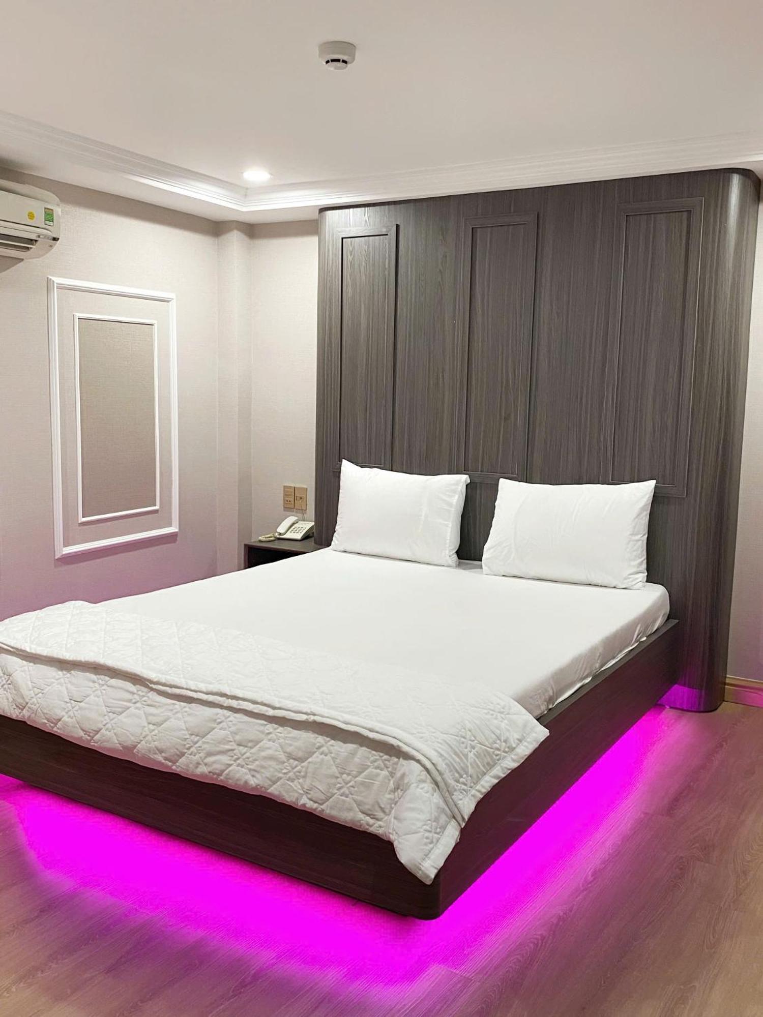 Thanh Binh Premium Hotel Thành Pho Ho Chí Minh Esterno foto