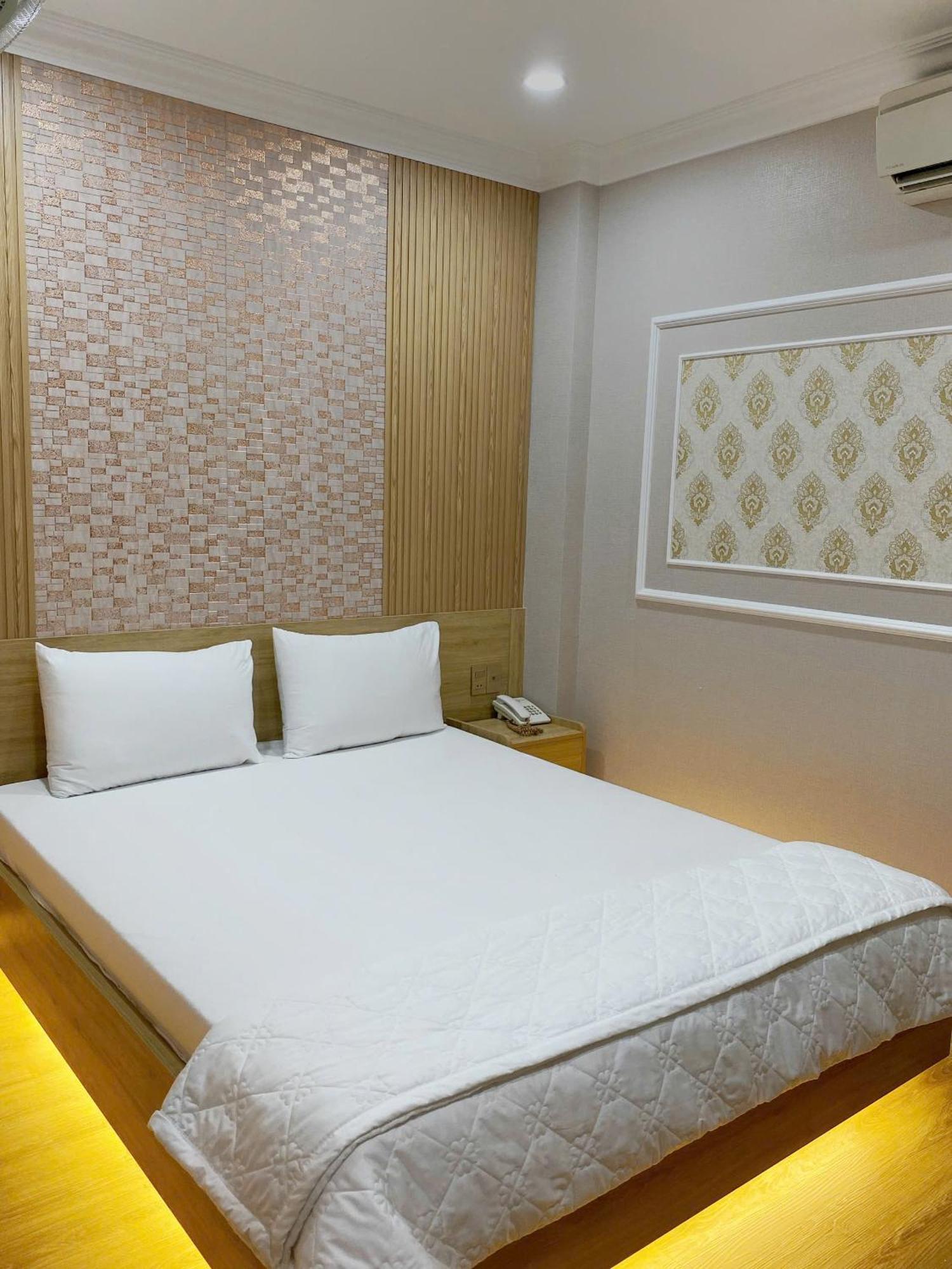 Thanh Binh Premium Hotel Thành Pho Ho Chí Minh Esterno foto